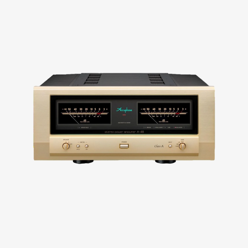 Amplificateur stéréo Accuphase A-48 en classe A, vu de face sur un meuble hi-fi