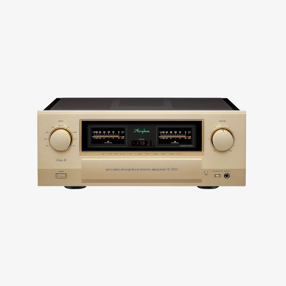 Amplificateur intégré Accuphase E-700 avec double vu-mètre en façade, finition aluminium doré.